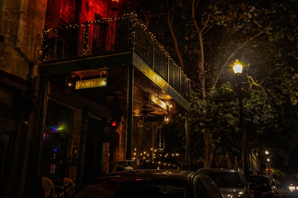 La Carafe: Houston’s Oldest Bar inside Its Oldest Building - Photo